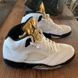 Jordan 5 Retro White/Black-Metallic Gold Coin